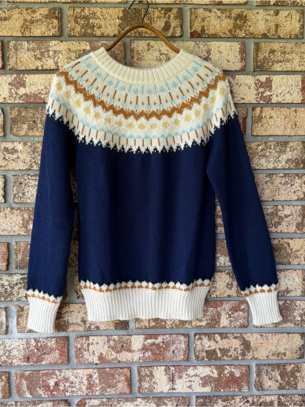 Novica Apres-ski Midnight and Antique White 100% Alpaca Pullover Gorgeous!